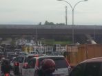 arus-lalu-lintas-simpang-jam-jumat-pagi_20171103_081617.jpg