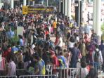 arus-mudik-di-bandara-soekarno-hatta_20160705_120819.jpg