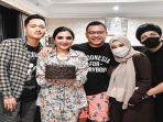 ashanty-sampai-menangis-karena-kejutan-dari-dari-atta-halilintar-dan-aurel-hermansyah.jpg