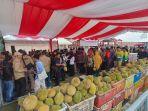 asyarakat-serbu-pesta-durian_.jpg