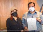 ayu-ting-ting-didampingi-kuasa-hukumnya-minola-sebayang-laporkan-akun-haters-ke-polda-metro-jaya.jpg