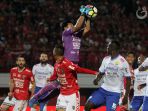 bali-united-vs-persib-bandung_20180528_084757.jpg