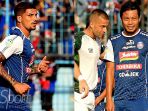 bek-arema-fc-arthur-cunha-kiri-dan-hamka-hamzah_20181008_150128.jpg