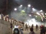 bentrok-massa-dengan-polisi-di-fly-over-slipi.jpg