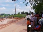 blokir-jalan_20170308_125047.jpg