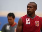 boaz-solossa-latihan-bersama-borneo-fc_20180116_140339.jpg