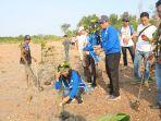 brand-ambassador-atb-melakukan-penanaman-bibit-mangrove.jpg