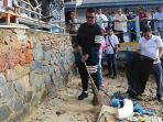 bupati-memimpin-aksi-bersih-bersih-sampah_20170221_222647.jpg
