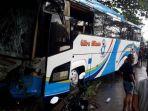 bus-pariwisata-hantam-truk-tangki-di-jalan-padang-solok-sitinjau-lauik.jpg