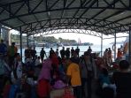calon-penumpang-kapal-ferry-anambas-batam_20180630_153841.jpg