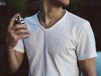 cara-memakai-parfum-yang-benar.jpg