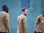 christian-eriksen-berlatih-bersama-romelu-lukaku-dan-ashley-young.jpg