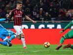 debut-krzysztof-piatek-bersama-ac-milan-dalam-laga-melawan-napoli.jpg