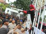 demo-buruh-di-kota-batam-untuk-umk-2014.jpg