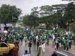 demo-driver-ojek-online-di-depan-kantor-gojek-batam.jpg