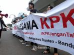 demo-mahasiswa-dukung-kpk_20170427_062725.jpg