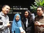 dian-megawati-ahmad-isteri-korban-sandera_20160803_112040.jpg