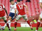 erik-lamela-melakukan-tendangan-rabona-dalam-laga-arsenal-vs-tottenham-hotspur.jpg