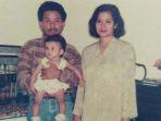 foto-lisa-saat-masih-balita-bersama-dengan-ayah-dan-ibunya.jpg