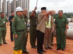 gubernur-kepri-hm-sani-meninjau-pengerjaan-jembatan-pulau-dompak.jpg