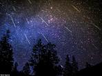 ilustrasi-hujan-meteor-perseid_20160812_175349.jpg