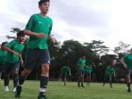 jack-brown-dkk-menjalani-seleksi-tim-nasional-u-18-di-cijantung_20170406_202610.jpg