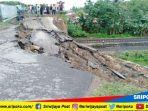 jembatan-penghubung-2-desa-putus-di-muaraenim.jpg