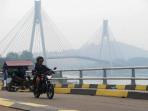 jembatan-satu-barelang-kabut-asap_20150914_092025.jpg