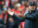 jurgen-klopp-menunjukkan-gestur-protes-saat-liverpool-vs-burnley.jpg