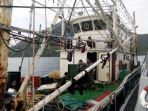 kapal-ikan-indonesia-kii-kapal-motor-borneo-pearl-ditangkap-lanal-tarempa_20180731_125714.jpg