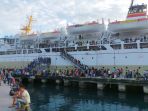 kapal-pelni-km-bukit-raya-saat-sandar-di-pelabuhan-tarempa_20170709_220838.jpg