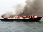 kapal-penumpang-km-zahro-express-terbakar_20170101_134013.jpg
