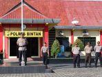 kapolres-bintan-akbp-boy-herlambang-saat-apel-siaga-perayaan-imlek.jpg