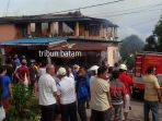kebakaran-sebuah-rumah-di-bengkong-permai_20161128_154622.jpg