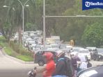 kepadatan-arus-lalu-lintas-di-simpang-kabil-kepri-mall-jumat-pagi_20171208_091546.jpg