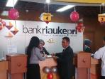 kepala-cabang-bank-riaukepri-sei-panas-irianto_20150408_155503.jpg