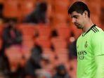 kiper-real-madrid-asal-belgia-thibaut-courtois-menunjukkan-reaksi-kecewa.jpg