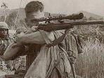 kisah-heroik-sniper-as-carlos-hathcock-yang-merayap-sejah-25-kilometer-selama-4-hari.jpg
