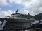 kmbukit-raya-tiba-di-pelabuhan-tarempa-anambas1.jpg