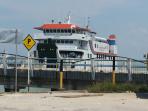 kmp-senangin-tengah-sandar-di-pelabuhan-roro_20160623_181957.jpg