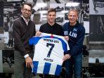 krzysztof-piatek-saat-diperkenalkan-sebagai-pemain-baru-hertha-berlin.jpg