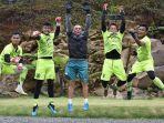 luiz-passos-bersama-empat-kiper-persib-bandung.jpg