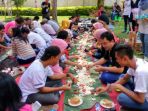 makan-bersama-khas-minangkabau_20161213_102007.jpg