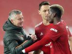 man-united-menang-manajer-mu-ole-gunnar-solskjaer-kiri-menyalami-pemainnya.jpg