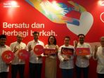 management-tri-berfoto-peluncuran-program-berbagi-berkah_20180528_110440.jpg