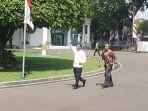 mantan-ketua-mahkamah-konstitusi-mahfud-md-mendatangi-istana-kepresidenan-jakarta.jpg