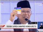 maruf-amin-saat-memamerkan-tiga-kartu-baru.jpg