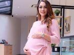 memilih-baju-ibu-hamil-ala-dokter-reisa-broto-asmoro.jpg