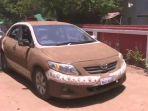 mobil-sejal-shah-dilapisi-kotoran-sapi.jpg