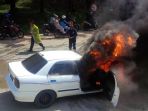 mobil-terbakar-di-simpang-jam_20170727_142716.jpg